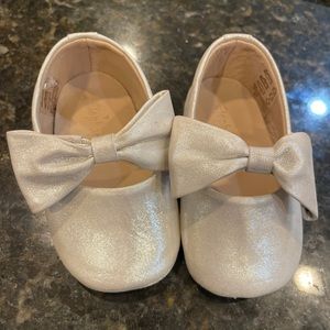 Elephantito baby girl shoes 😍 Silver!